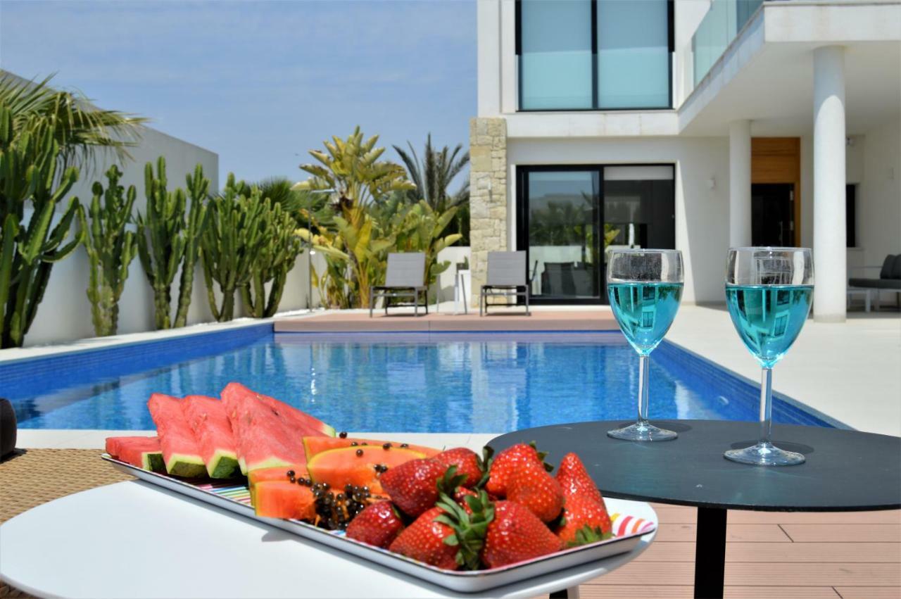 Villa With Private Pool Llobregales Extérieur photo